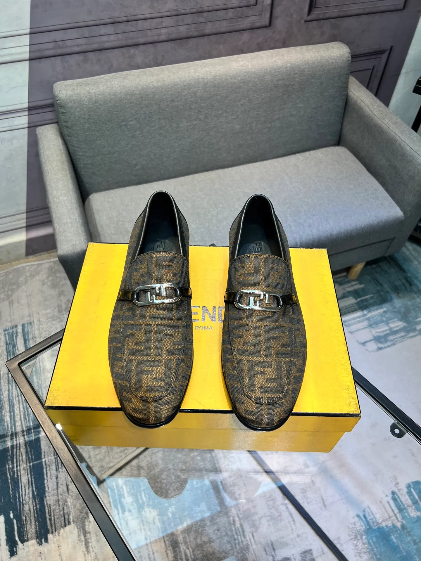 Men's shoes 💰940 [FENDI] Fendi men's business casual leather shoes imported brand cloth/calf leather/open edge beads/brand logo printing -Inner lining: comfortable cowhide lining -Outsole: genuine leather outsole with rubber backing embedded in the heel, perfect injection molding -Super high quality control·Fine workmanship: highlighted (high-end·luxury·grade) -Size: 39-44.38.45.46 Customized, non-returnable
